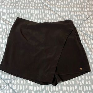 Guess Black skorts